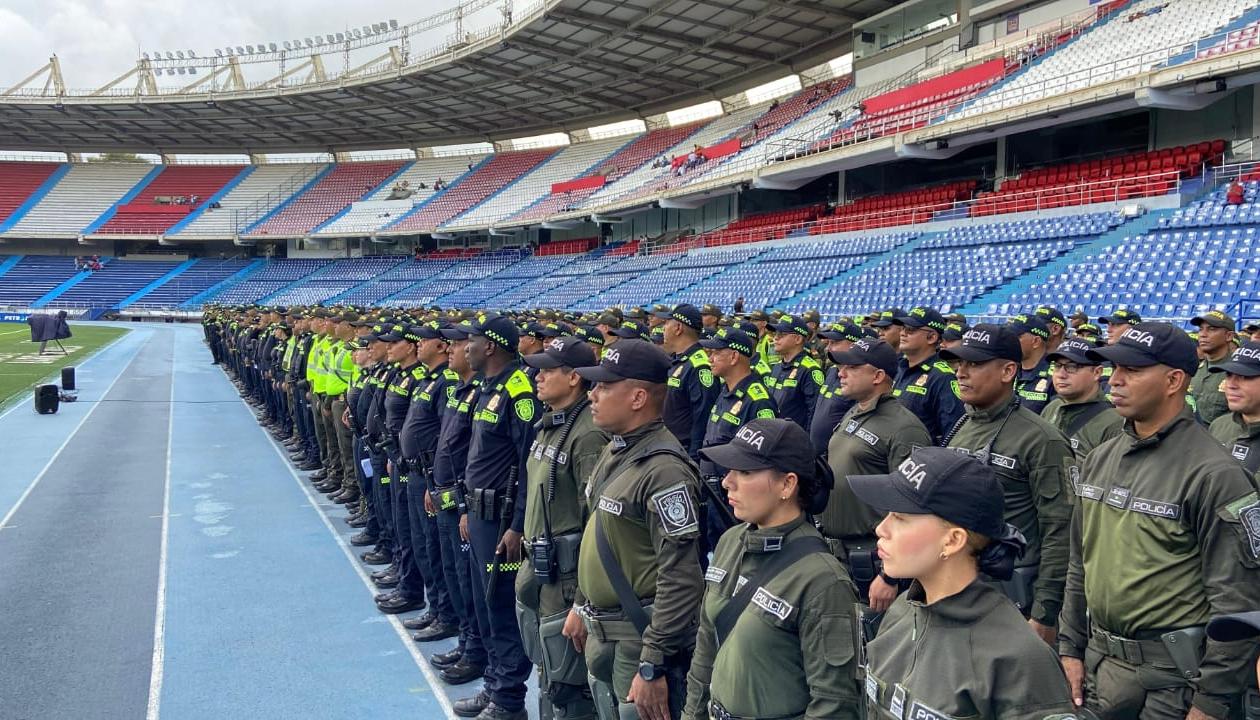 Integrantes de la Policía en el estadio Metropolitano.