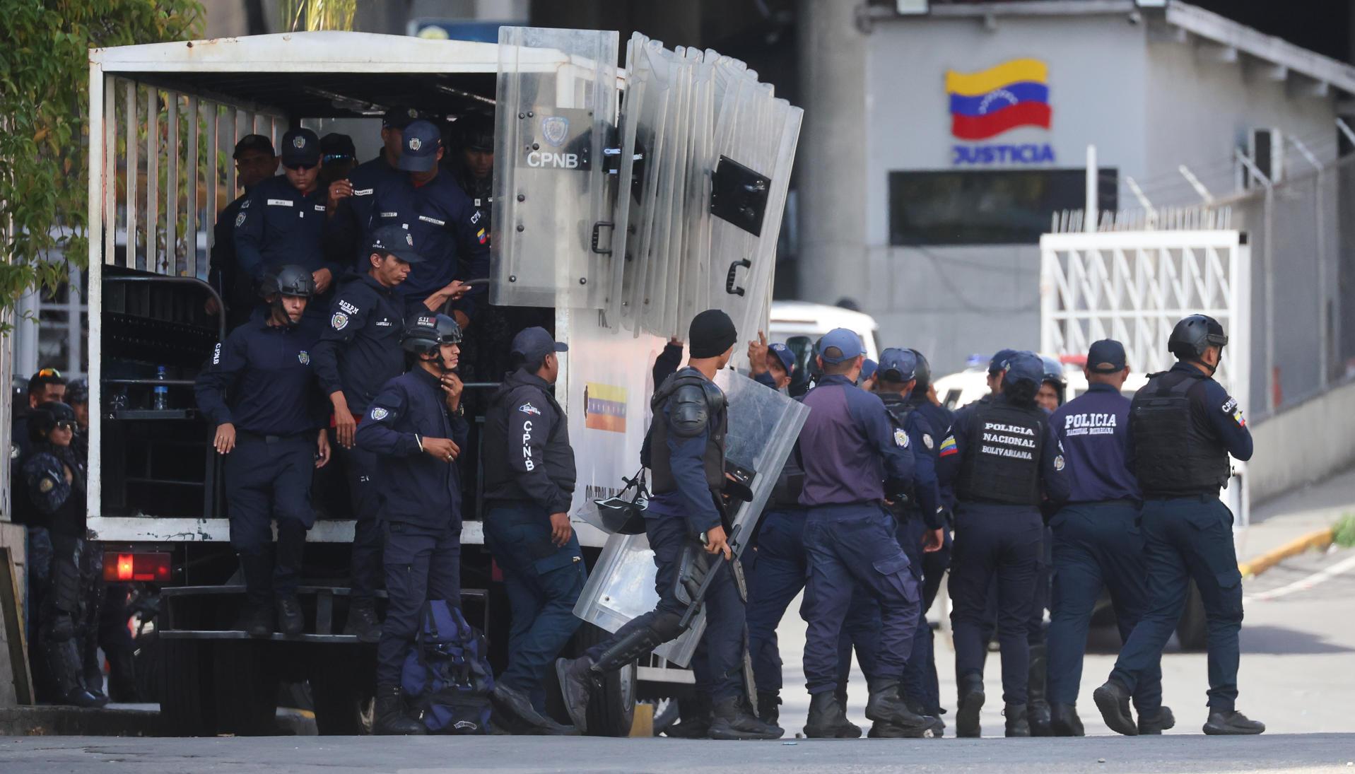 Integrantes del Cuerpo de Policía Nacional Bolivariana