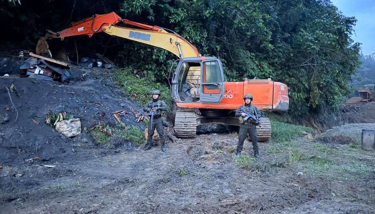 Maquinaria incautada por las autoridades y que eran usadas para la minería ilegal. 