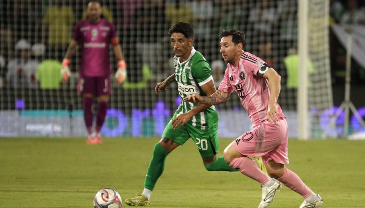 Lionel Messi fue ovacionado por el público del Atanasio Girardot.