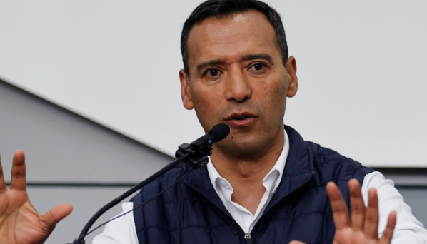 Pedro Sánchez, ministro de Defensa. 