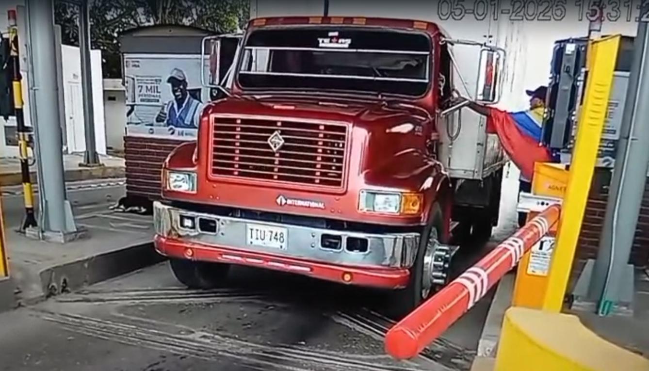 Momento de un cobro ilegal.