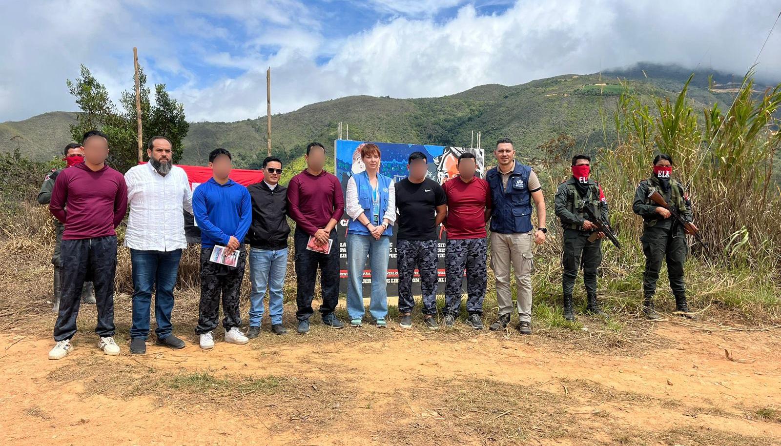 Policías liberados. 