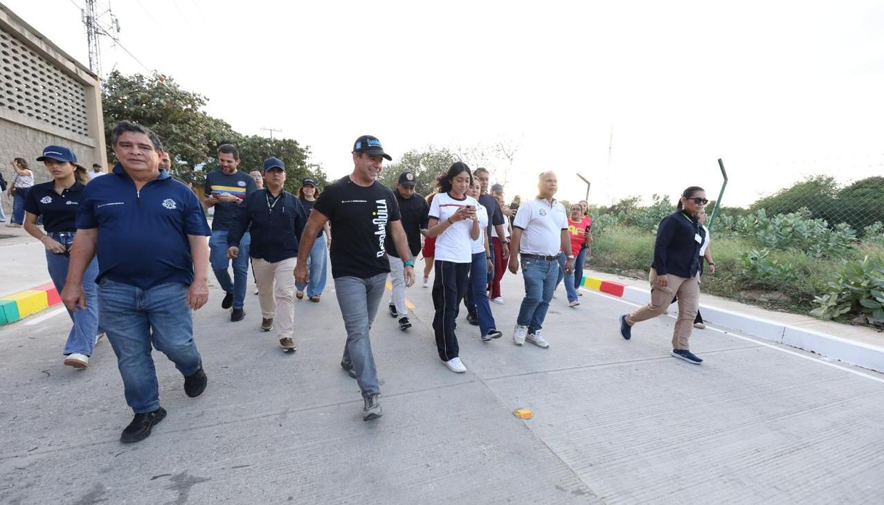 Alcalde Alejandro Char en la entrega de obras de pavimentación en La Concepción. 