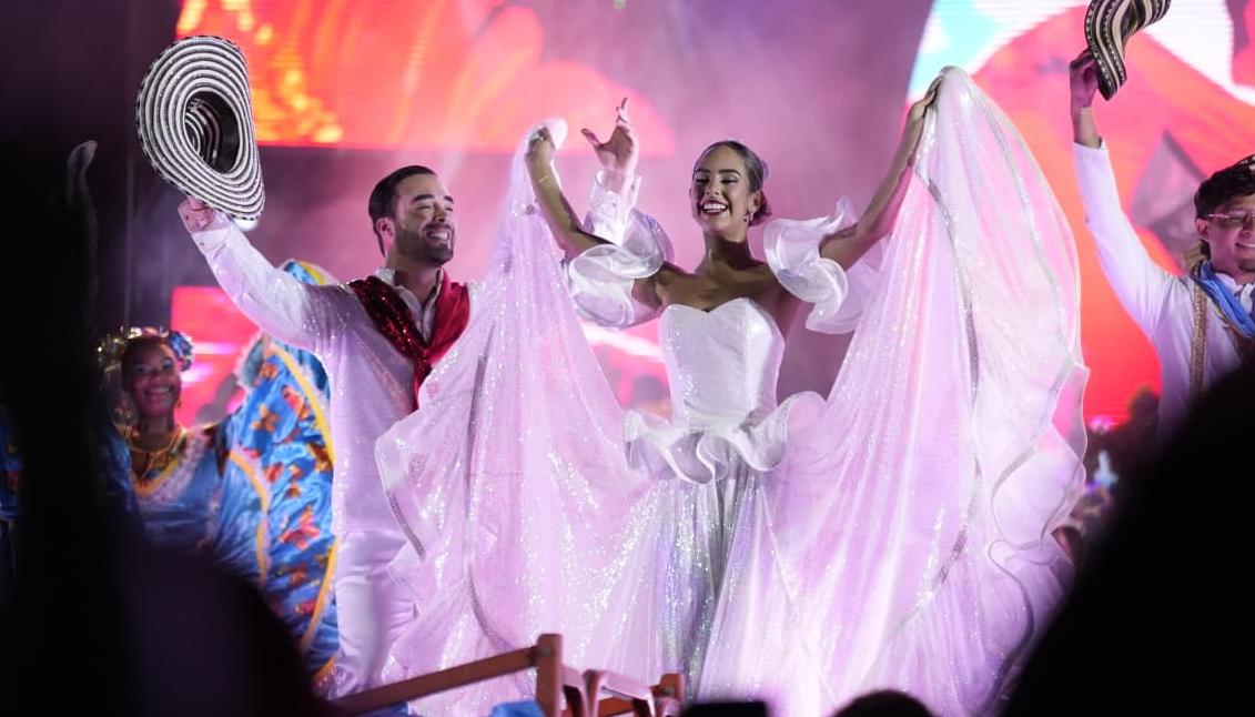Los reyes del Carnaval de la 44, Luis Mauricio Aragón y Sharon Hurtado.
