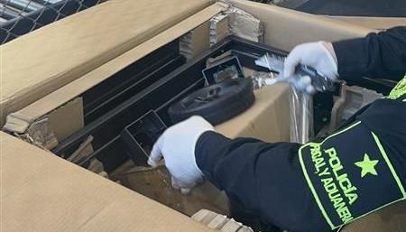 La mercancía, proveniente de Miami con destino a Cali, estaba camuflada dentro de un asador metálico.