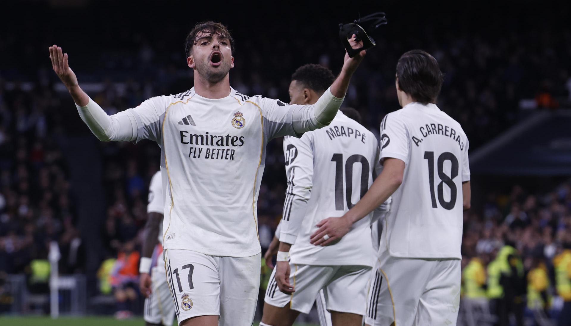Raúl Asencio celebrando su gol.