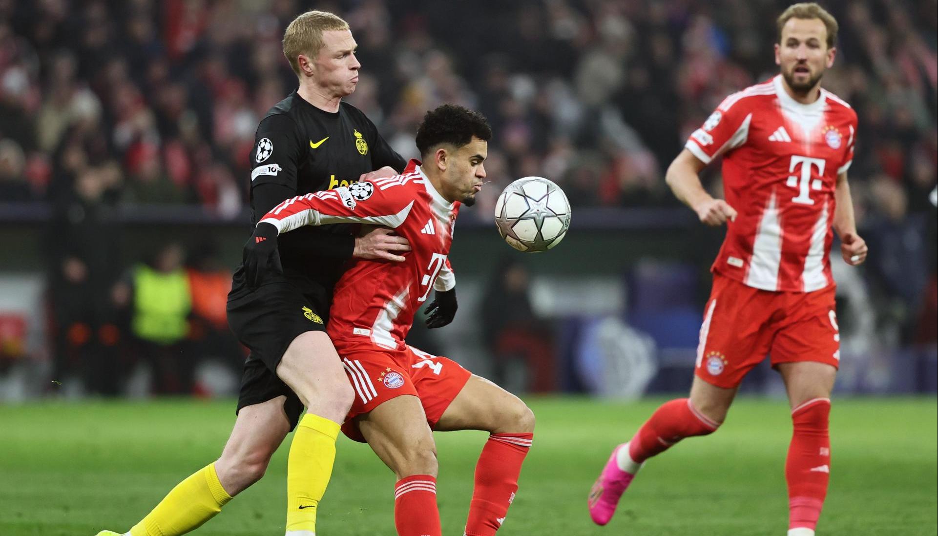 Luis Díaz en acción durante el encuentro.