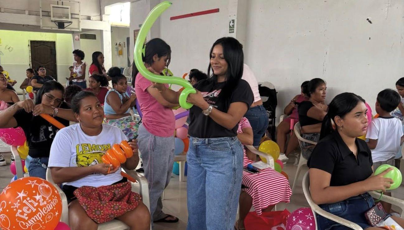 Jornada de fortalecimiento de capacidades en la Casa de la Mujer.