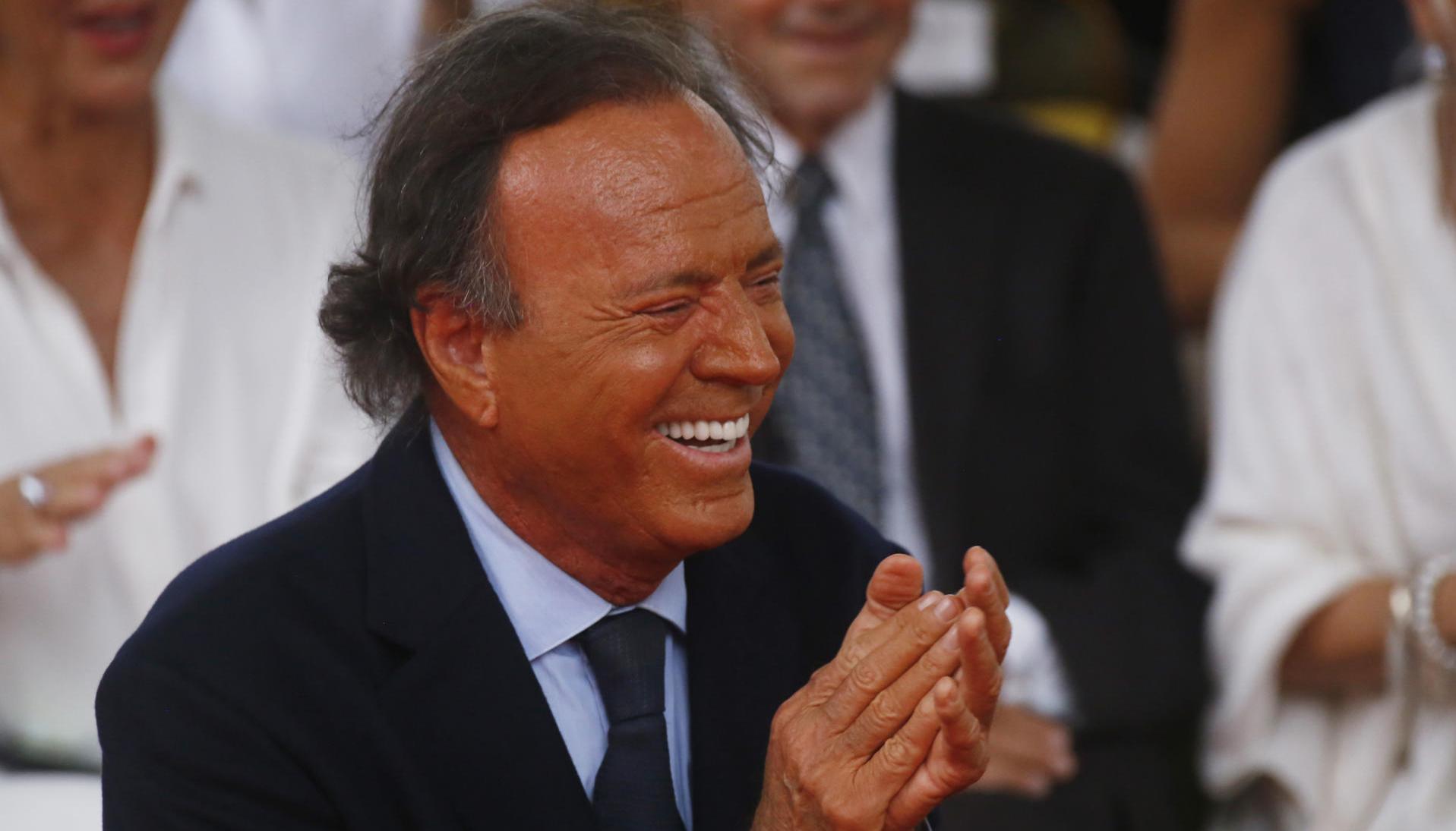 Julio Iglesias.
