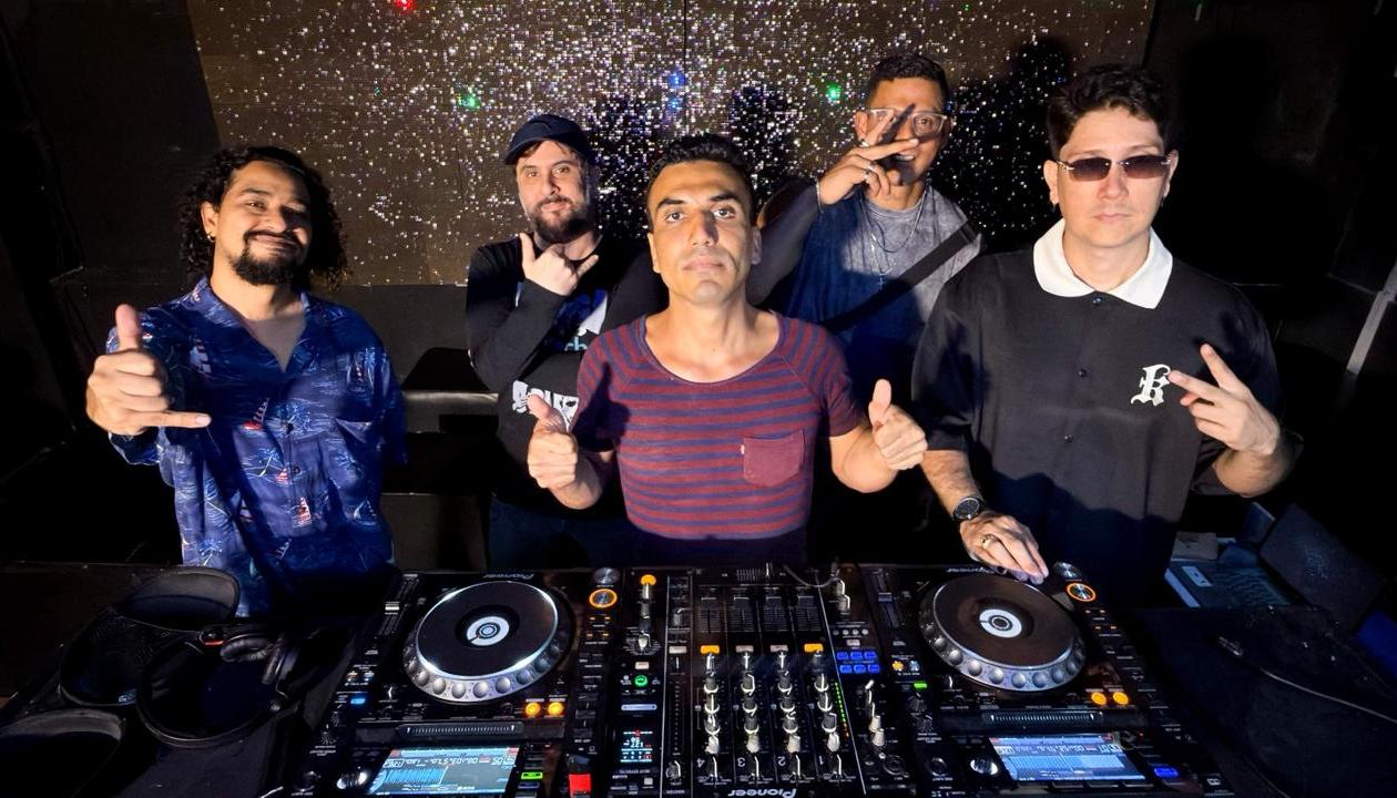 Grupo de Djs.