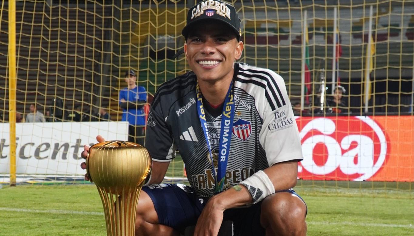 José Enamorado tras coronarse campeón de la Liga con Junior, en Ibagué. 