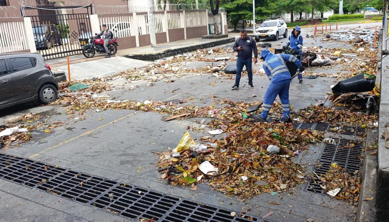 Operarios de Triple A en la recolección de residuos sólidos. 