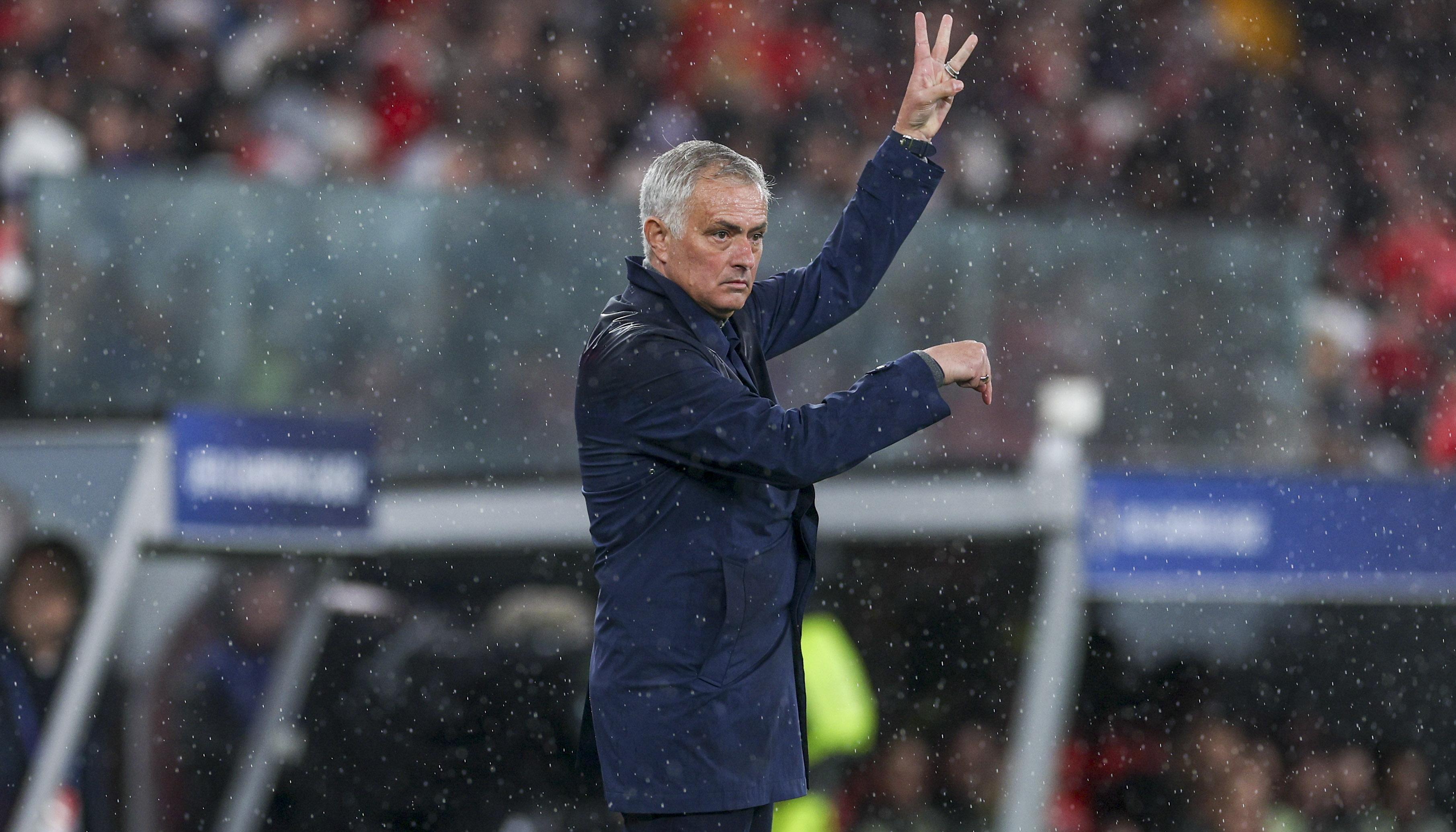 José Mourinho, entrenador del Benfica, volverá al Santiago Bernabéu.