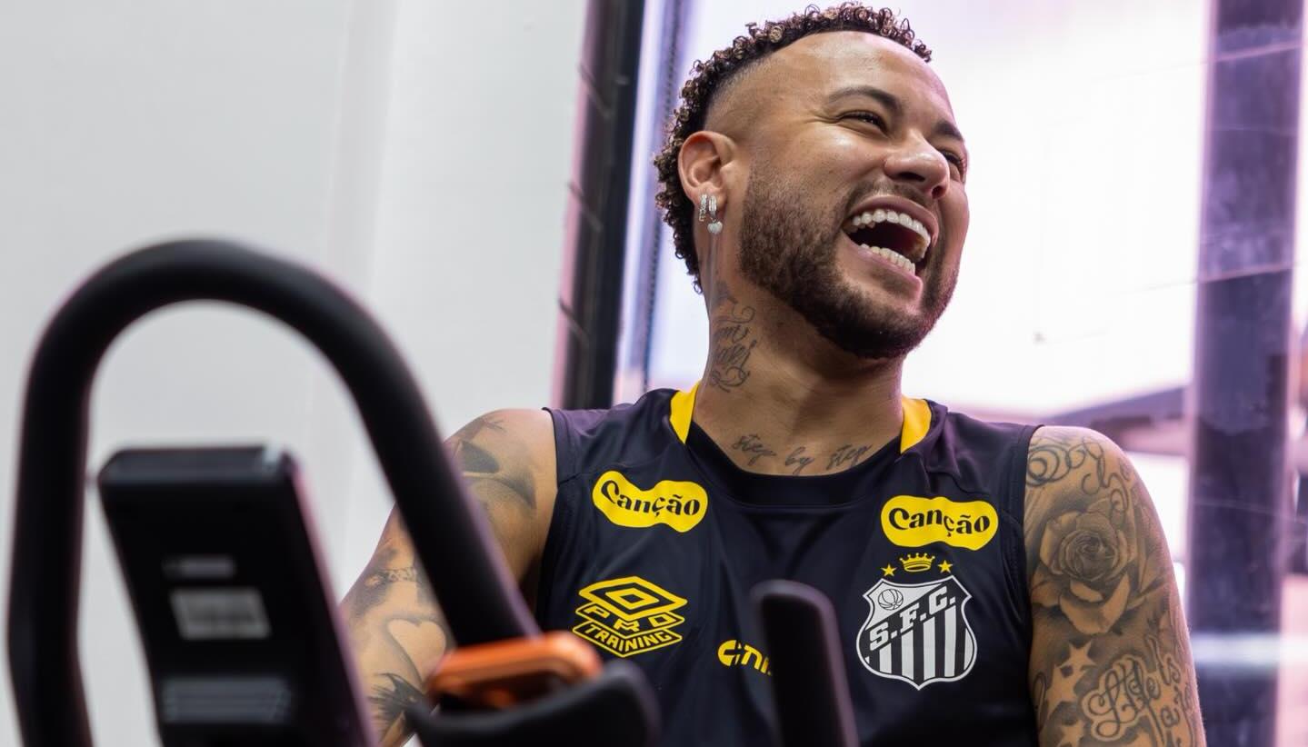 Neymar renovó contrato hasta diciembre de este año con el Santos.