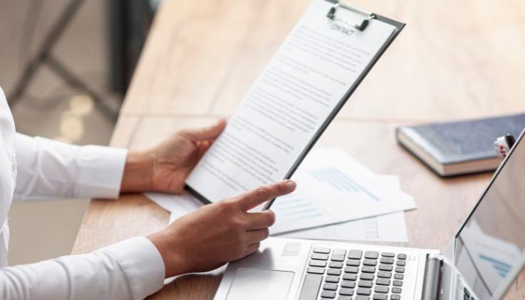 No se puede contratar cuatro meses previos a las elecciones.