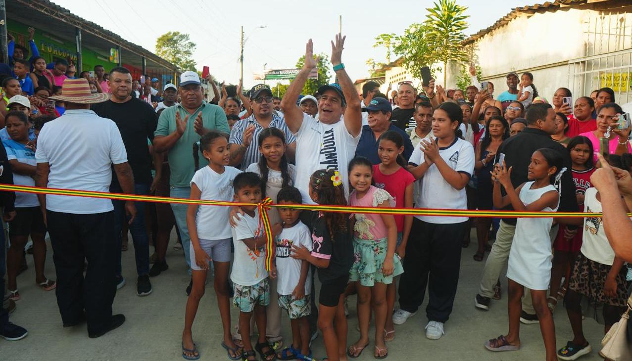 Alcalde Char en la entrega de las nuevas vías. 