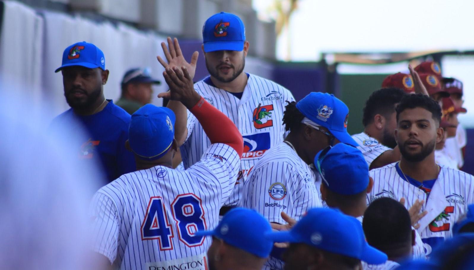 Julio Vivas fue el pitcher abridor de Caimanes y cargó con la derrota.