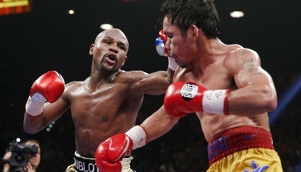 Mayweather y Pacquiao en su primera pelea, efectuada el 2 de mayo de 2015.