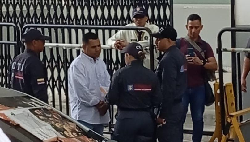 Momento de la captura del concejal Alexis Castillo.