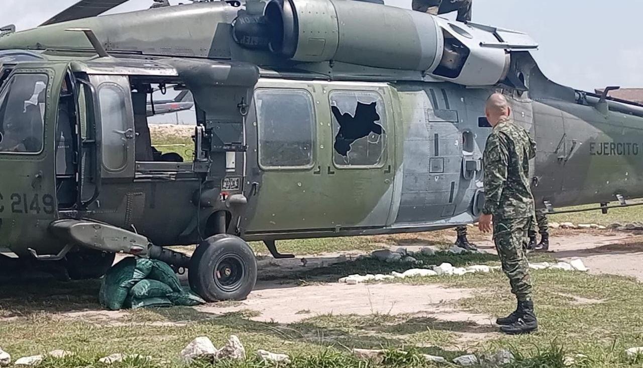 El helicóptero afectado tras el ataque con drones en zona rural de Montecristo, Bolívar. 