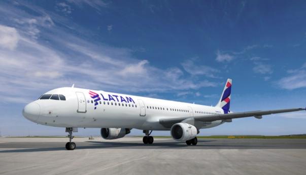 Avión de Latam, de referencia