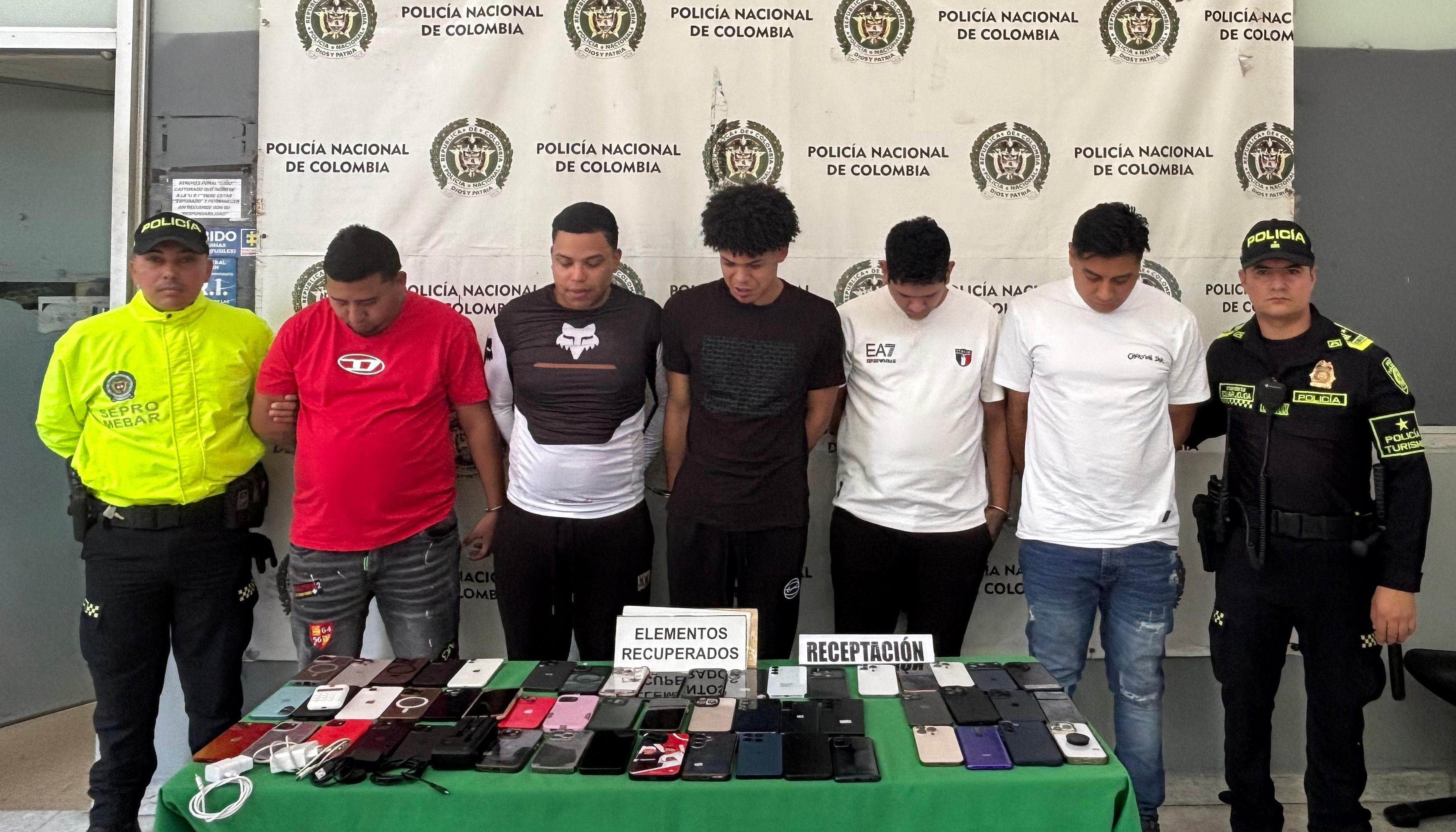 Los cinco capturados.