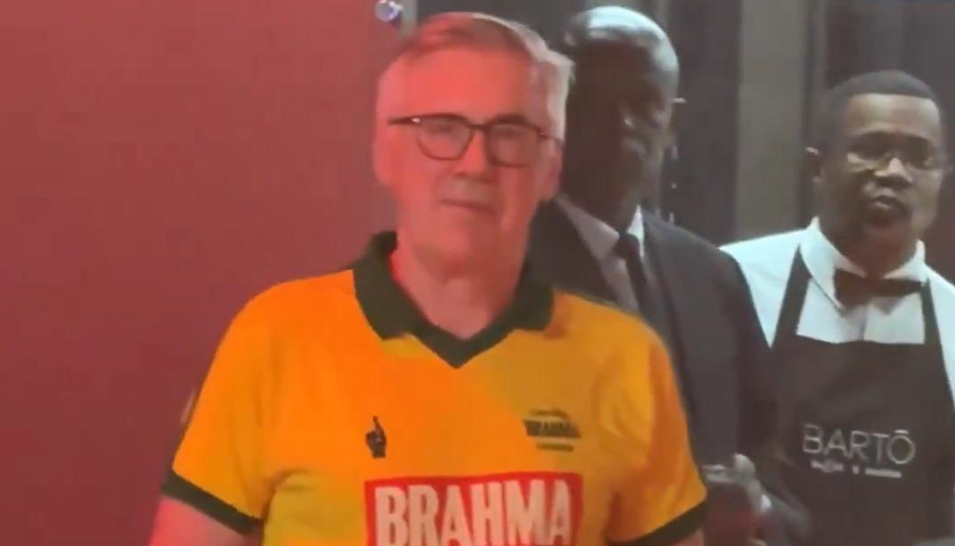 Carlo Ancelotti en el Carnaval de Salvador, Brasil.