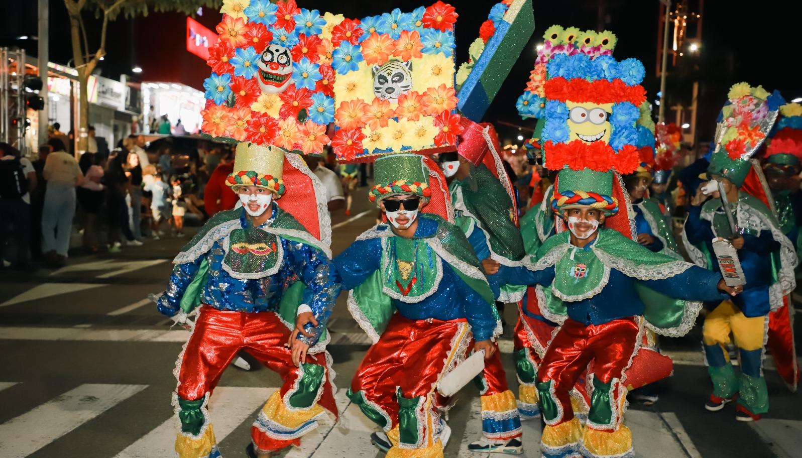 Diferentes comparsas desfilarán en la calle 84. 