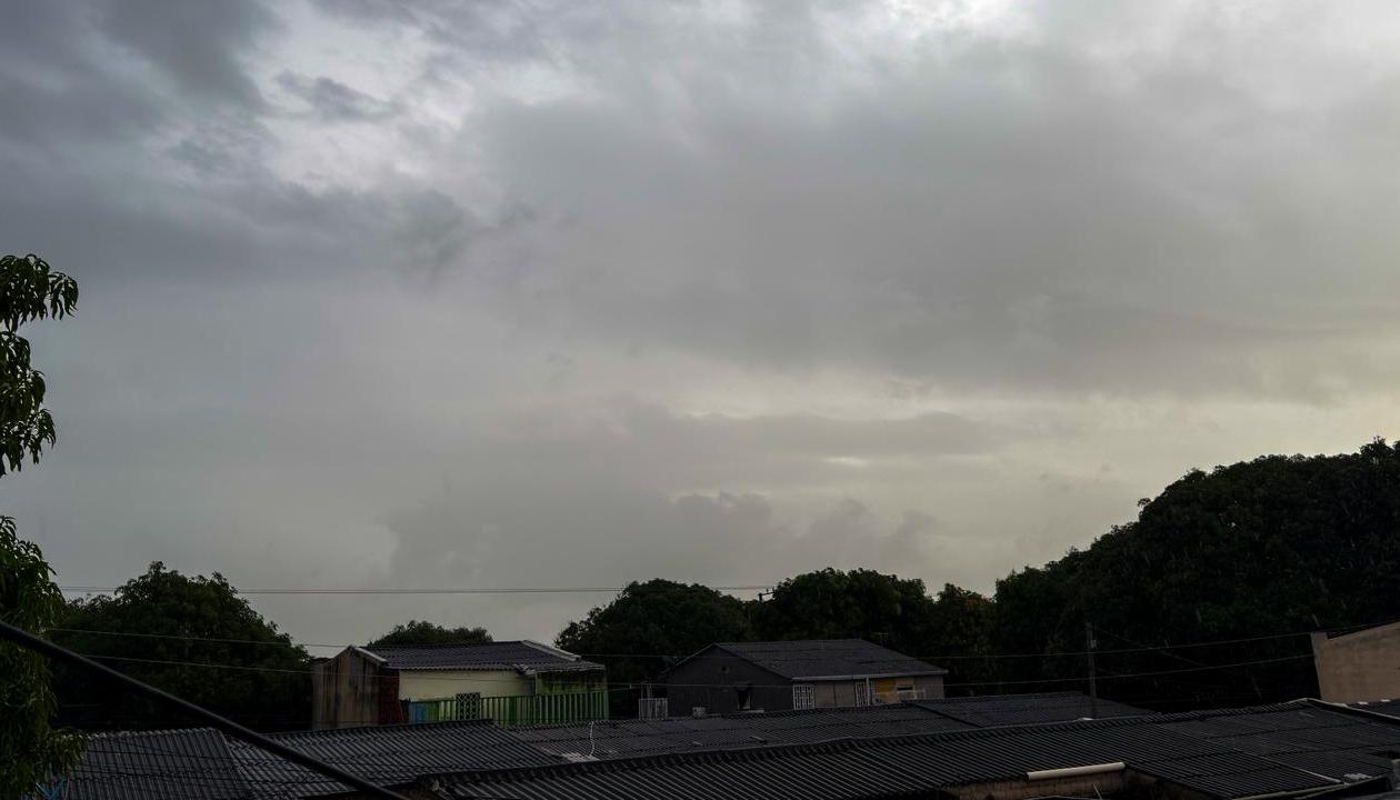 El cielo amaneció nublado y con una lluvia constante en Barranquilla. 