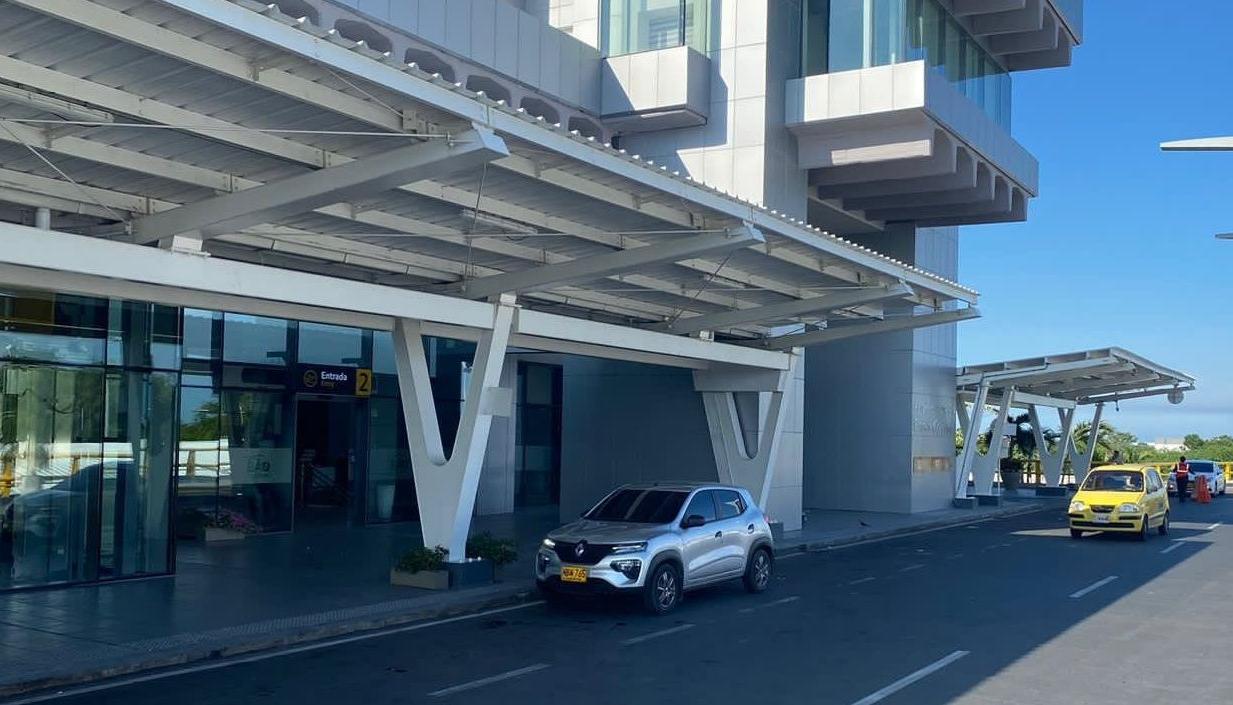 Fachada del Aeropuerto Internacional Ernesto Cortissoz de Barranquilla.