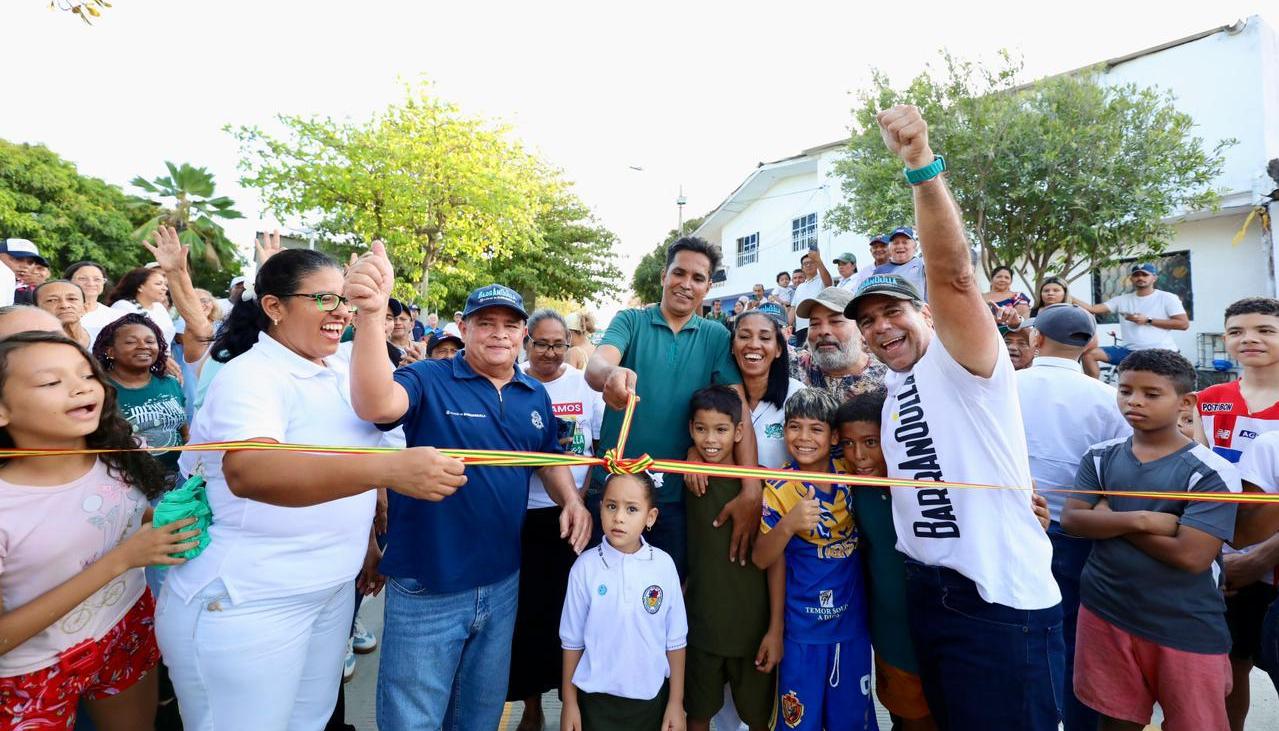 Entrega de las vías a la comunidad en Los Trupillos.