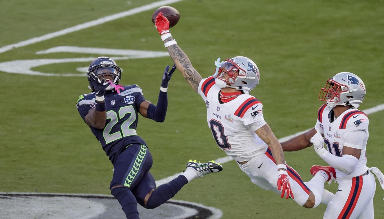 El colombiano Christian González, en una de sus jugadas defensivas.
