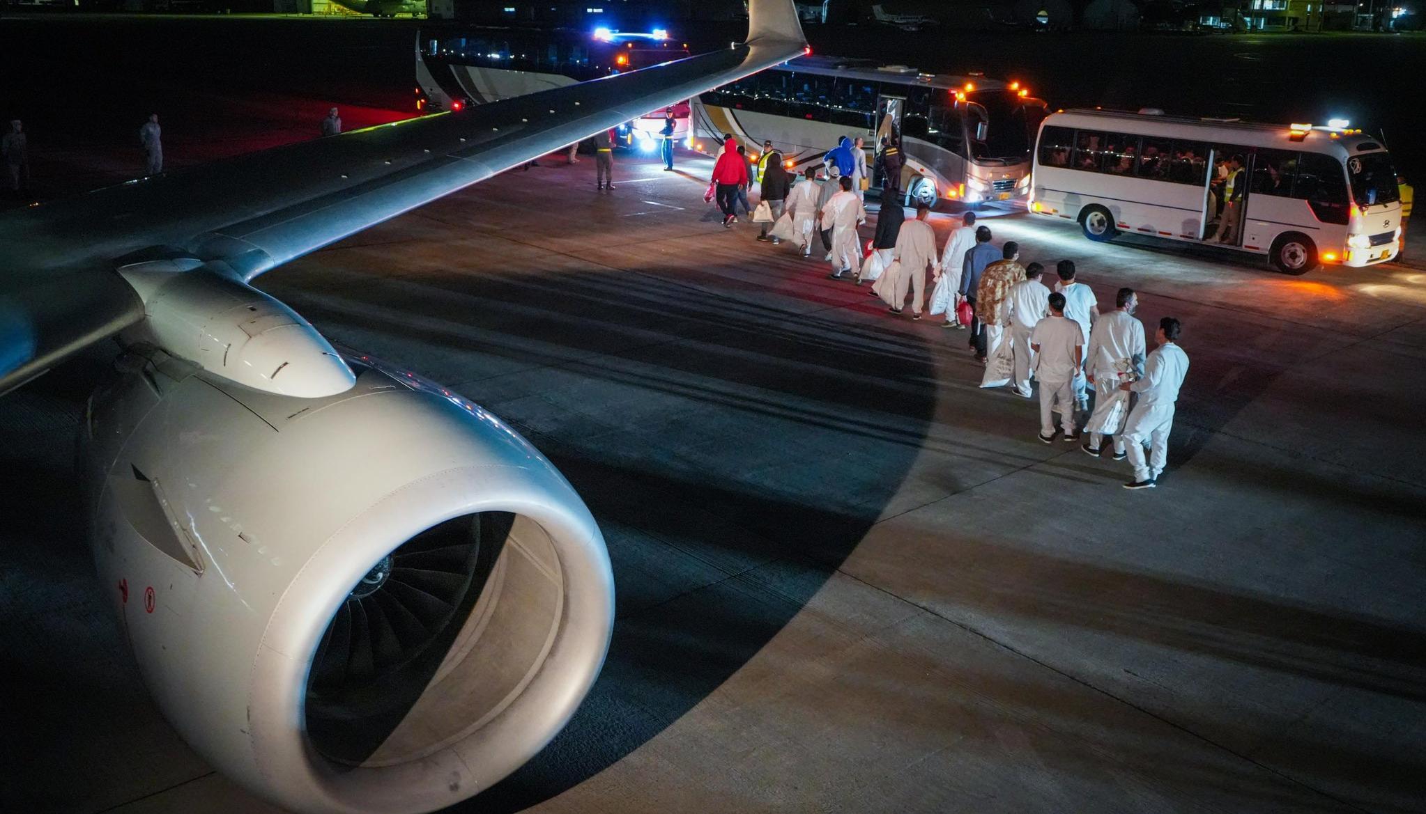 Retorno de colombianos deportados en vuelo humanitario.