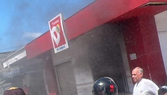 Bomberos atendieron la emergencia. 