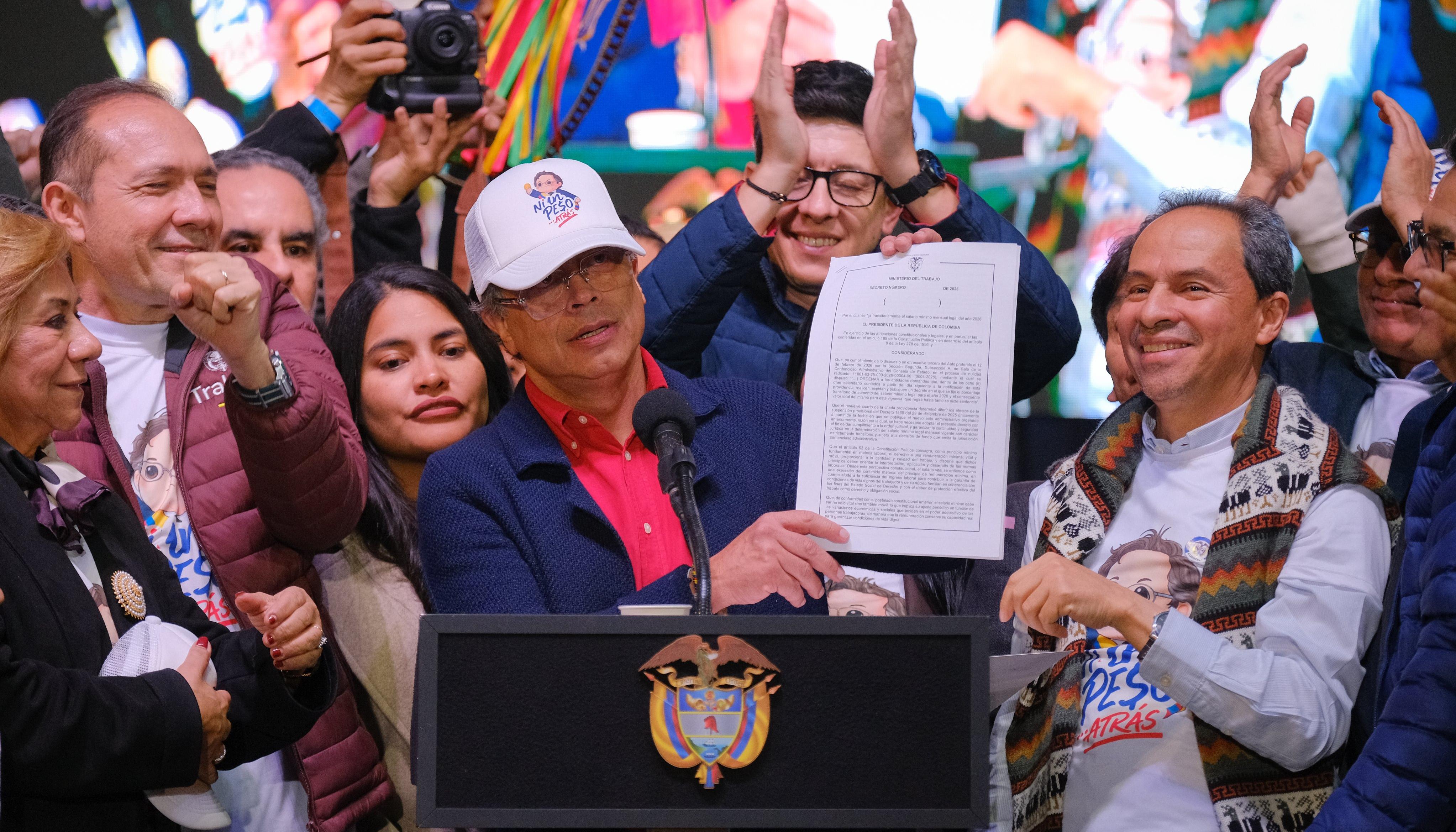 Firma del nuevo decreto de Salario Mínimo en Colombia