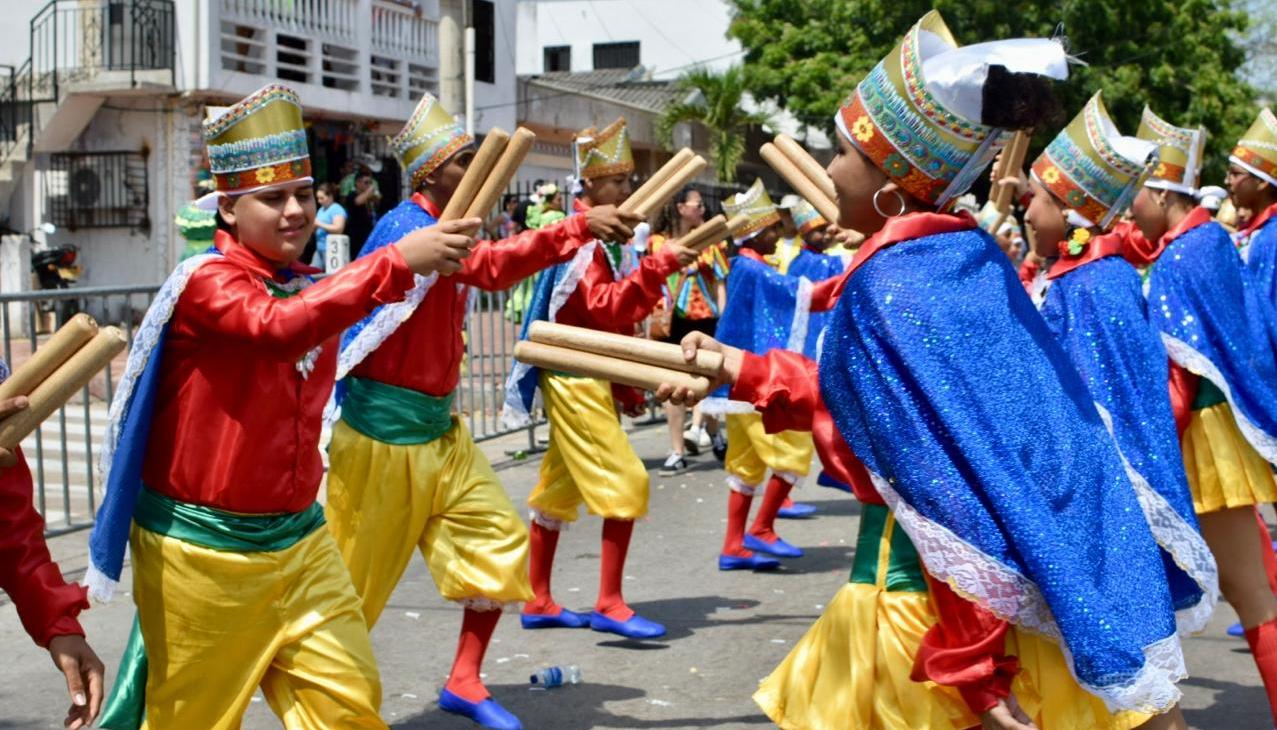 Danza del Paloteo Reformado en la Gran Parada Carlos Franco.