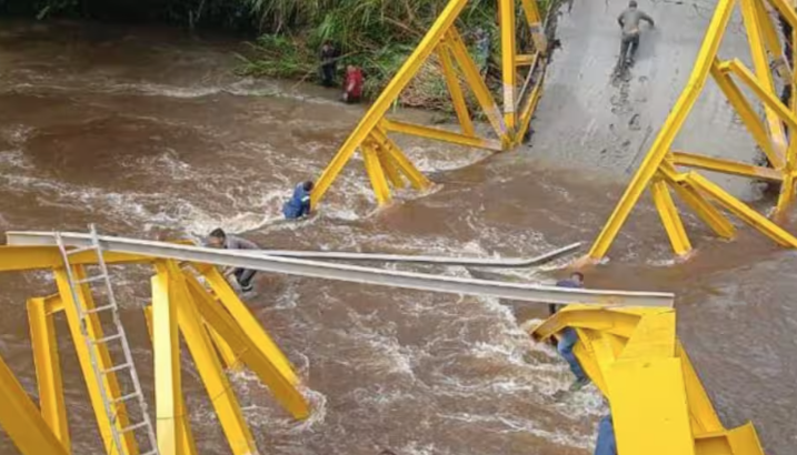 El puente colapsado en Boyacá. 