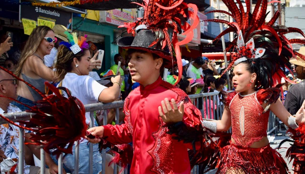 Los Reyes Infantiles de la 44, Germán Palomino y Ashley Gómez.