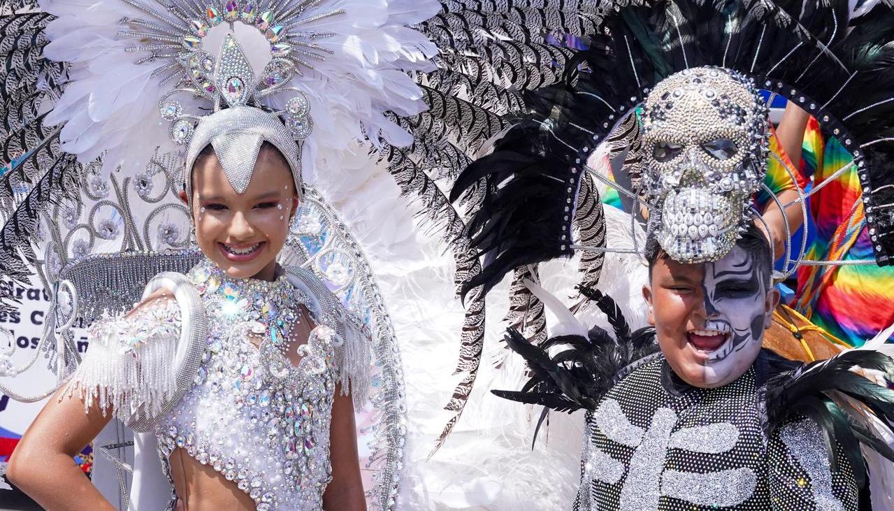 Los Reyes Infantiles Sharon Acosta y Joshua Ortiz.