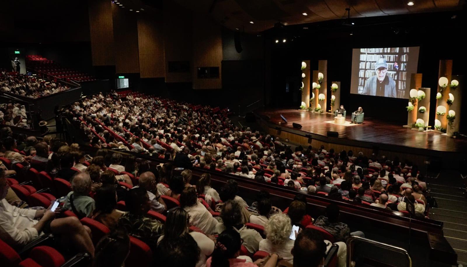 Silvio Rodríguez presentando en teleconferencia 'Silvio Rodríguez, diario de un trovador'.