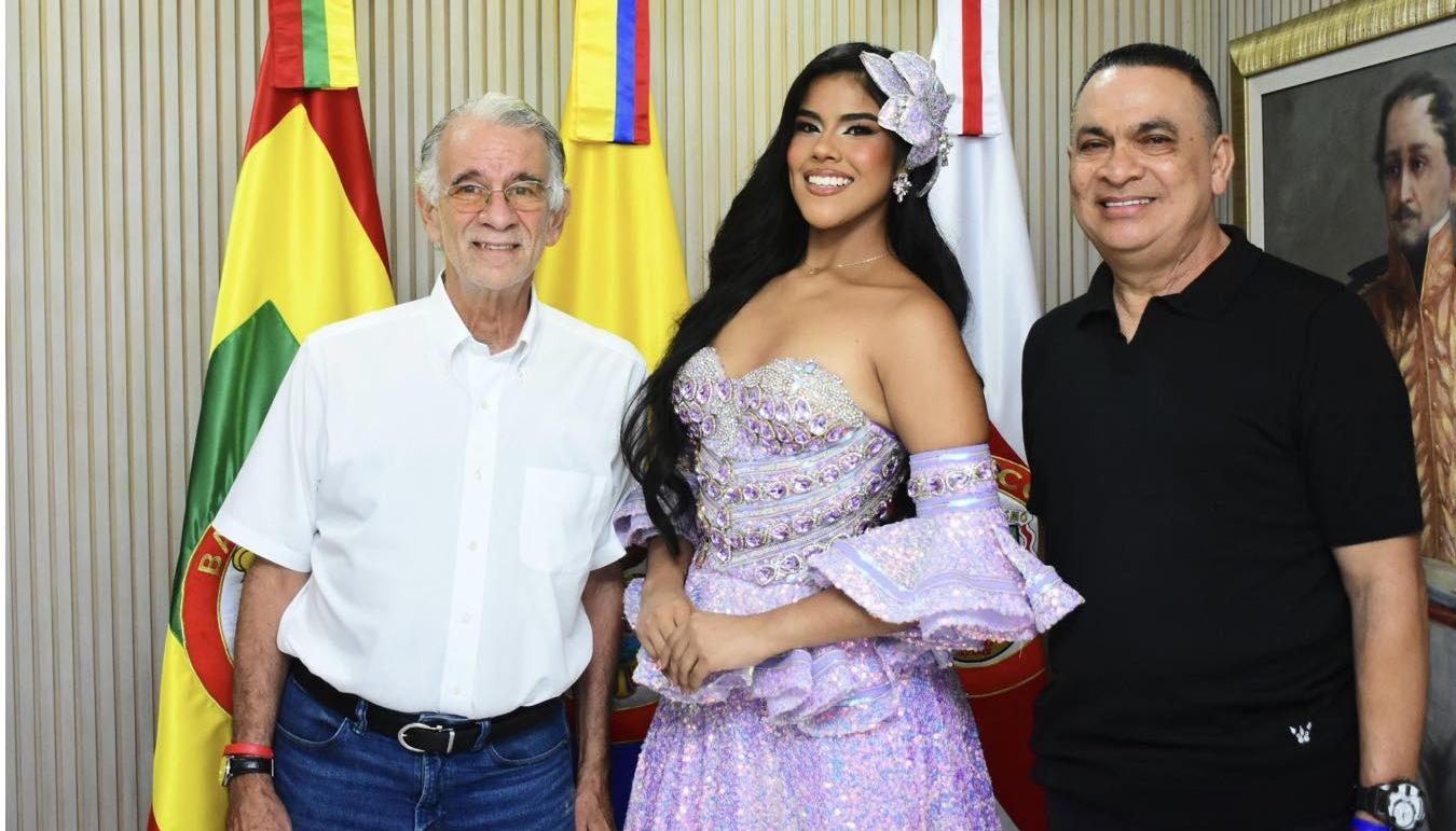El Gobernador Eduardo Verano, la Reina Stefanny Martínez Barceló y Hilton Escobar, director de la Banda de Baranoa.