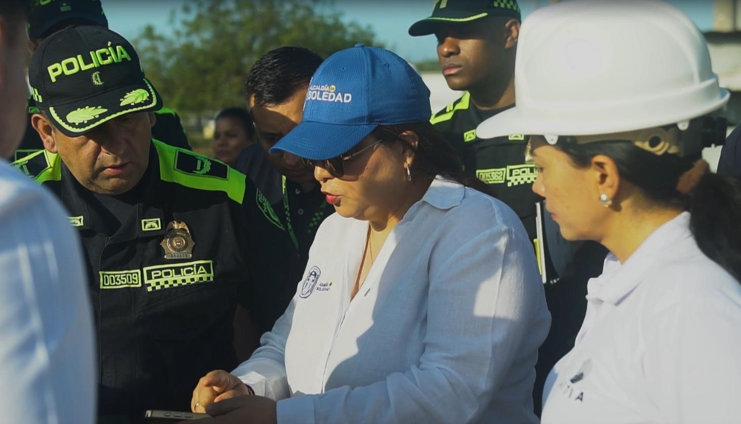 La alcaldesa Alcira Sandoval realizando una visita técnica a los tres predios. 