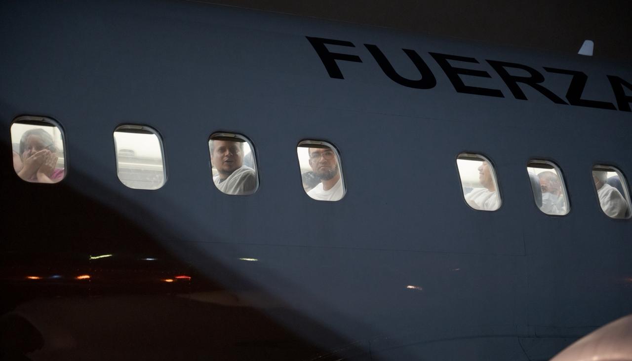 Vuelo humanitario llegando a Bogotá