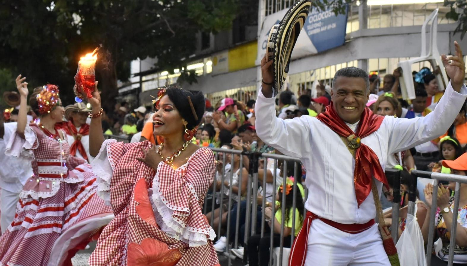 Diferentes cumbiambas estarán en el desfile. 