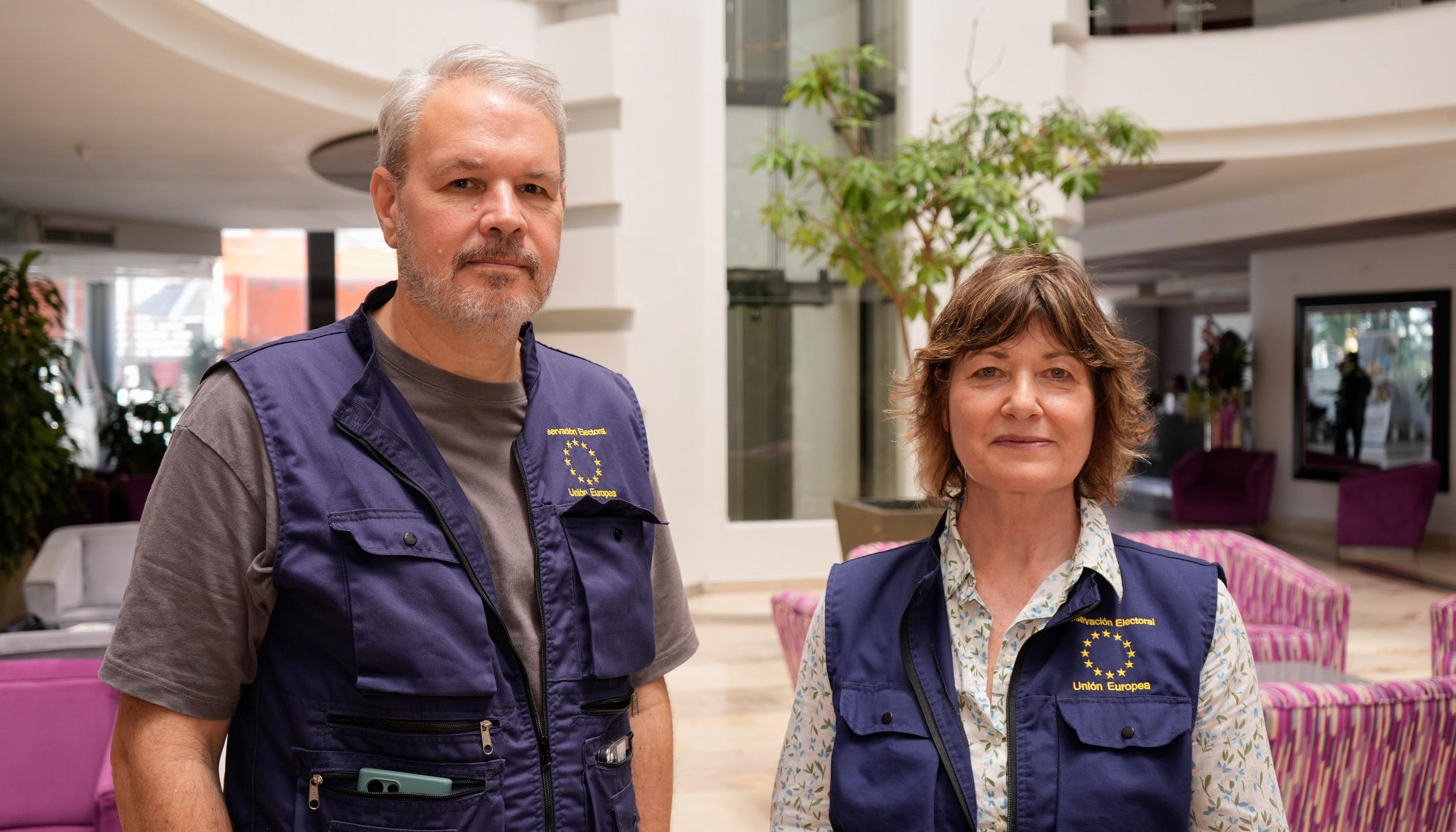 Yves De Wolf y Mary Boland, observadores de la Misión Electoral de la Unión Europea.