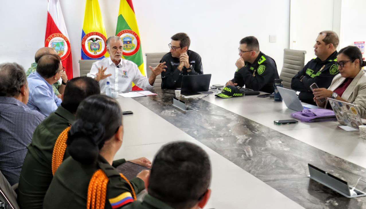Reunión del gobernador Verano con demás autoridades en el Atlántico.