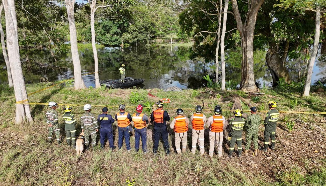 Autoridades en el lugar del hallazgo. 