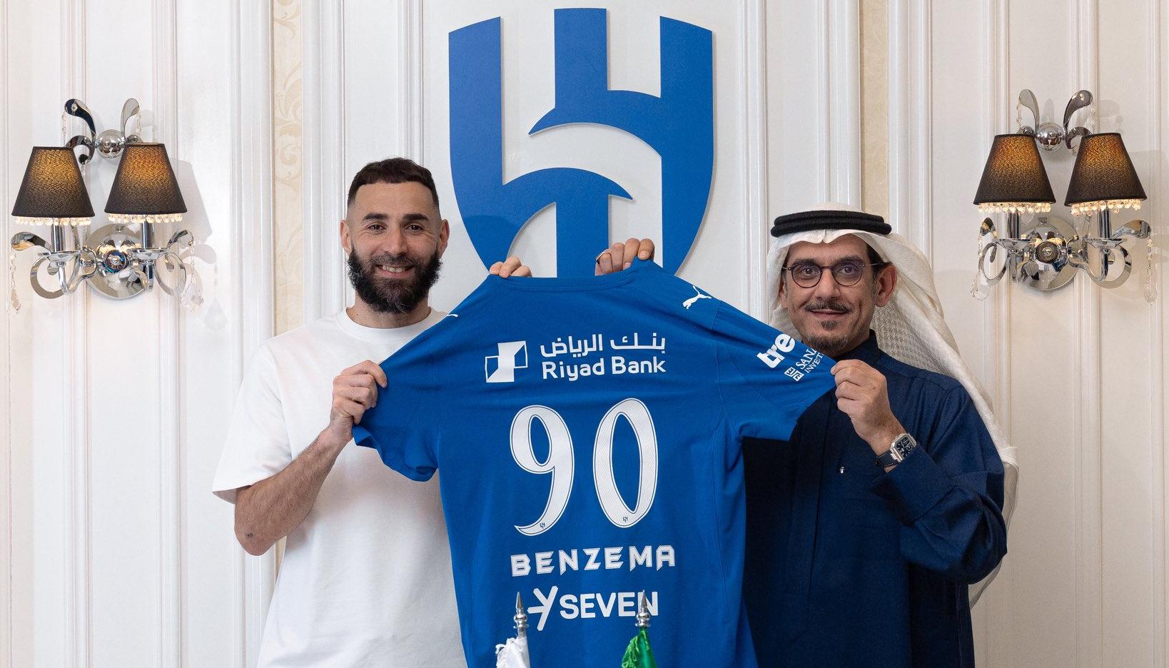 El francés Karim Benzema durante su presentación con su nuevo club.