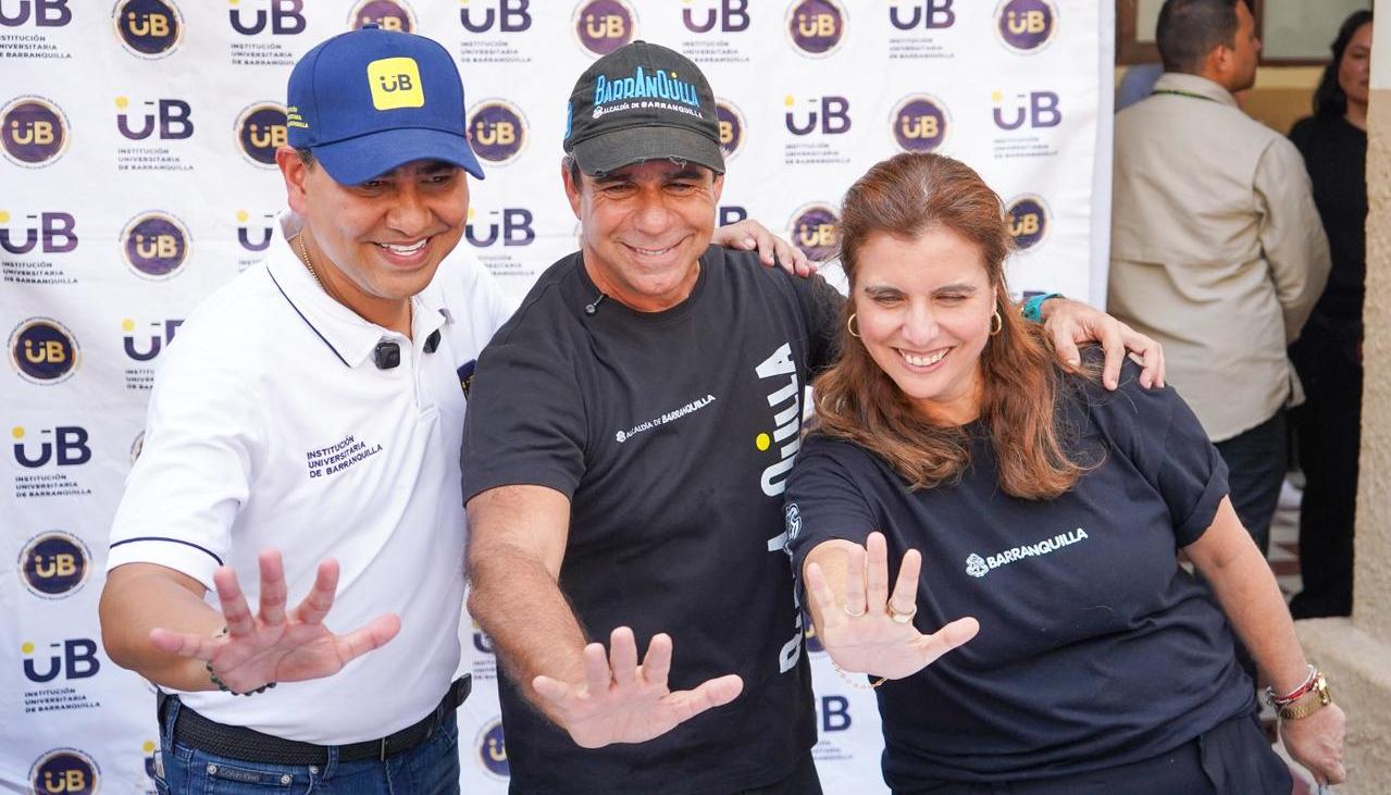 Arcesio Castro, rector de la IUB; Alejandro Char, alcalde de Barranquilla; Paola Amar, secretaria de Educación.